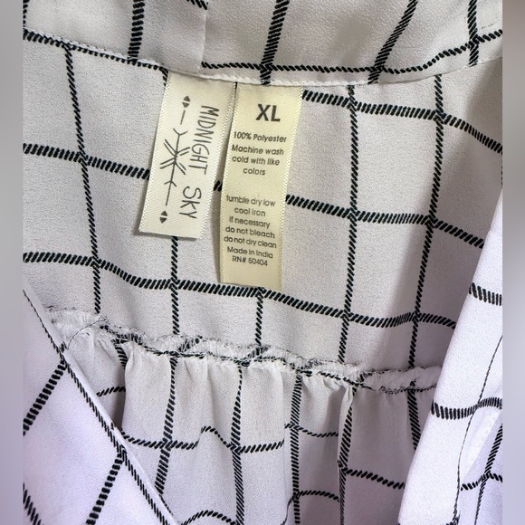 Women's Checkered Blouse with Tie Detail - Picture 3 of 3